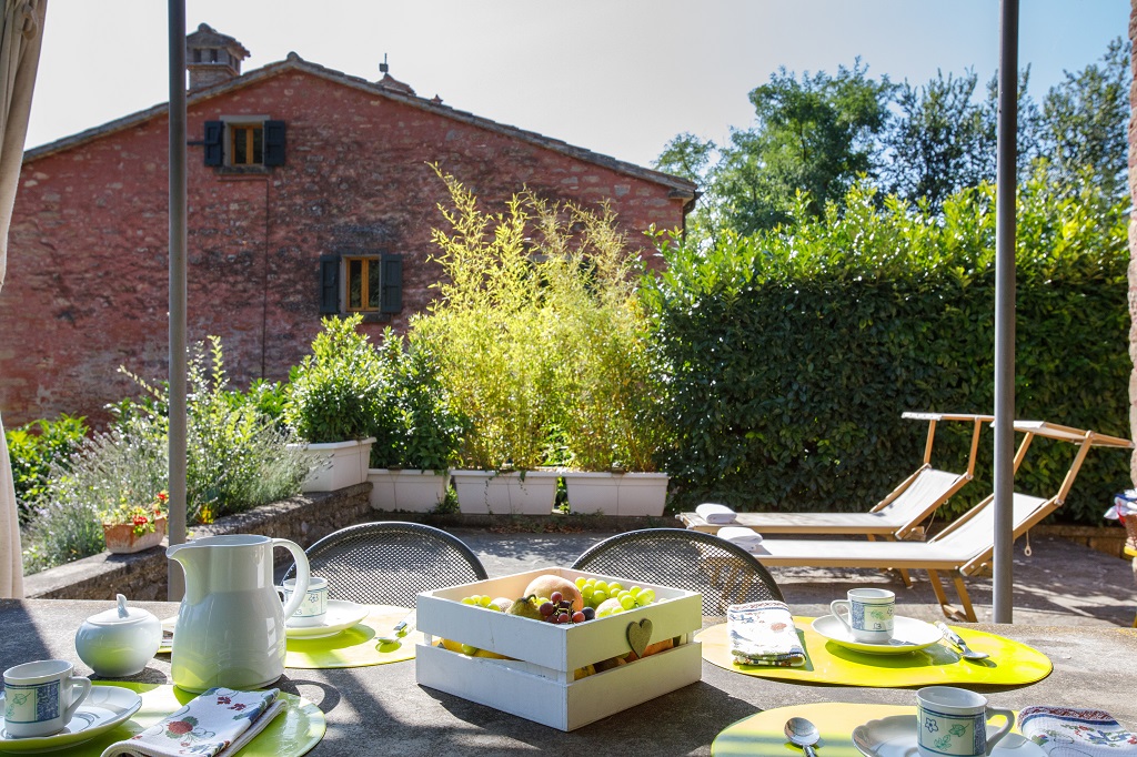 La Chiesina, the Chapel, in Tredozio, this house with swimming pool and garden, for two people, is available for holiday rental in Emilia Romagna at the border with Tuscany. 