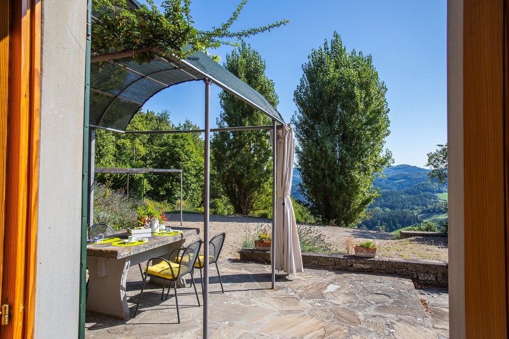 La Chiesina, the Chapel, in Tredozio, this house with swimming pool and garden, for two people, is available for holiday rental in Emilia Romagna at the border with Tuscany. 