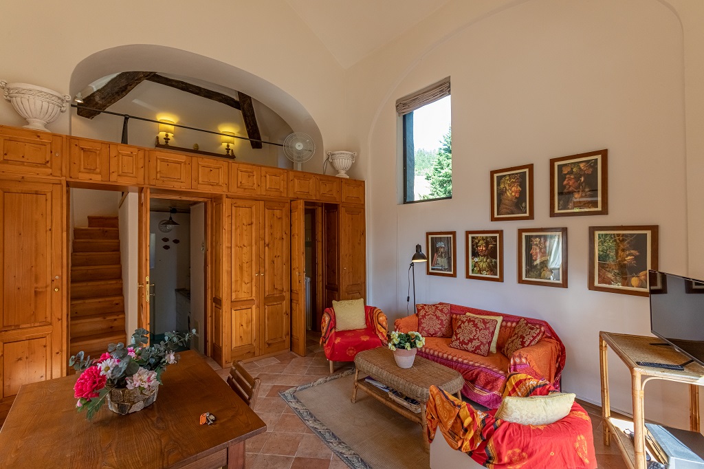 La Chiesina, the Chapel, in Tredozio, this house with swimming pool and garden, for two people, is available for holiday rental in Emilia Romagna at the border with Tuscany. 