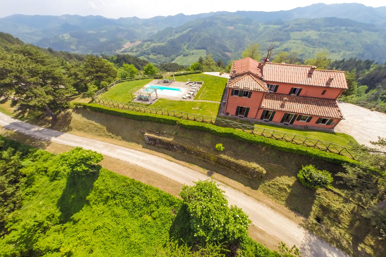 HOLIDAY-RENTAL-LA-COLLINACCIA-LUXURY-VILLA-WITH-SWIMMING-POOL-UP-TO-18-PEOPLE-EMILIA-ROMAGNA