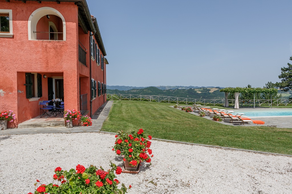 HOLIDAY-RENTAL-LA-COLLINACCIA-LUXURY-VILLA-WITH-SWIMMING-POOL-UP-TO-18-PEOPLE-EMILIA-ROMAGNA