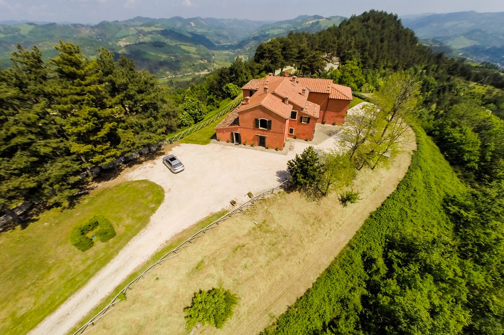 HOLIDAY-RENTAL-LA-COLLINACCIA-LUXURY-VILLA-WITH-SWIMMING-POOL-UP-TO-18-PEOPLE-EMILIA-ROMAGNA