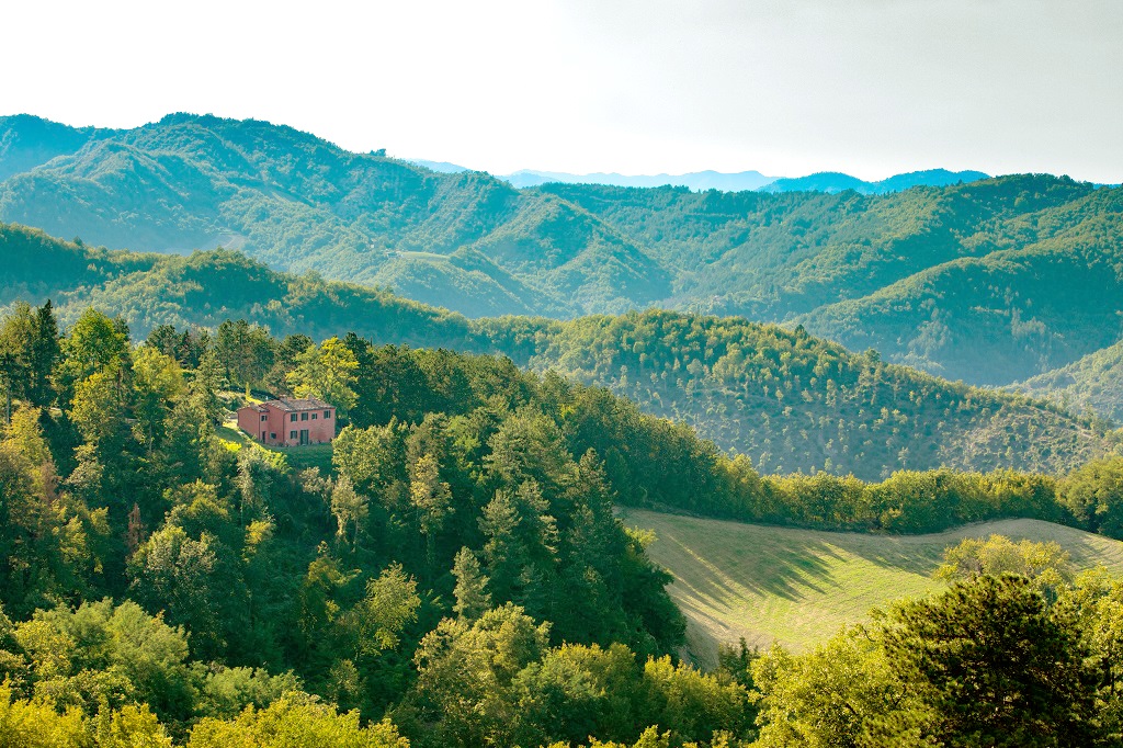 Villa Mazzino in Marradi, this luxury villa with swimming pool and garden, for up to 6 people, is available for holiday rental in Tuscany at the border with Emilia Romagna.