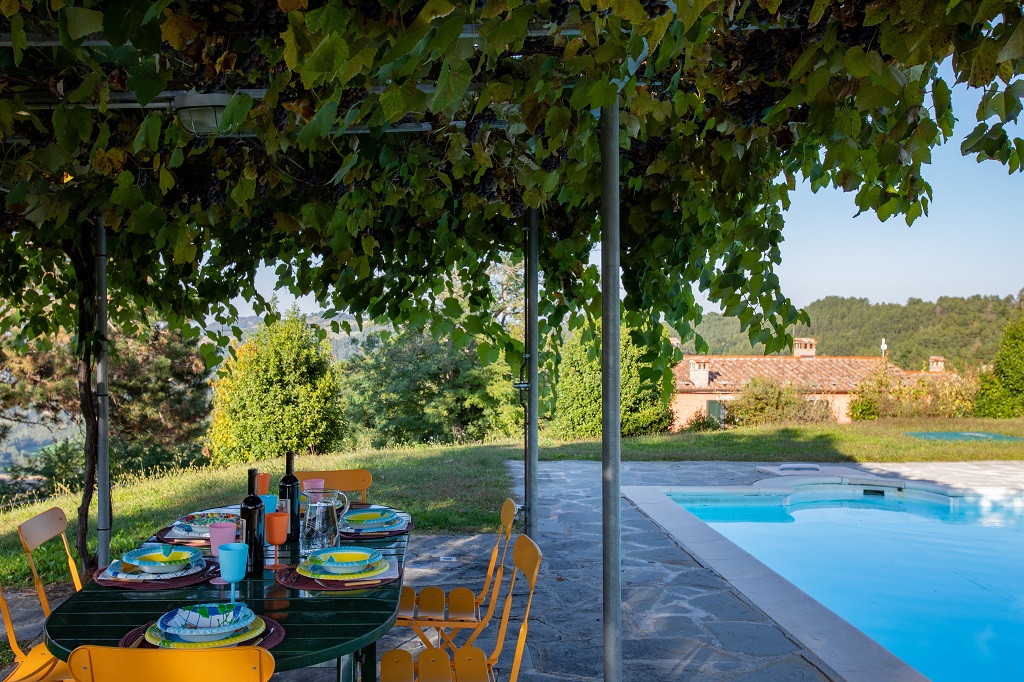 Villa Mazzino in Marradi, this luxury villa with swimming pool and garden, for up to 6 people, is available for holiday rental in Tuscany at the border with Emilia Romagna.