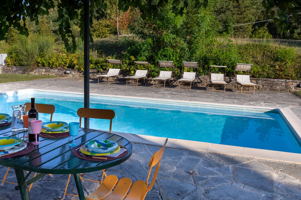 Villa Mazzino in Marradi, this luxury villa with swimming pool and garden, for up to 6 people, is available for holiday rental in Tuscany at the border with Emilia Romagna.