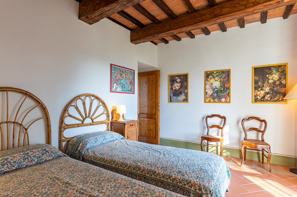 Villa Mazzino in Marradi, this luxury villa with swimming pool and garden, for up to 6 people, is available for holiday rental in Tuscany at the border with Emilia Romagna.