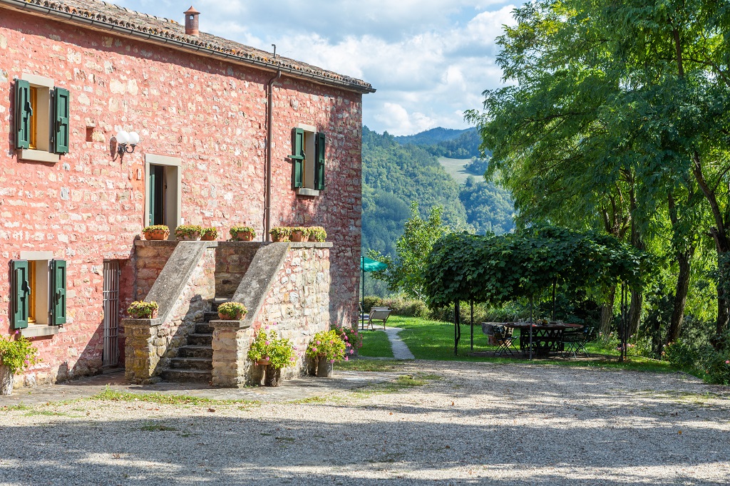 Villa I Vanzetti in Tredozio, this luxury villa with swimming pool and garden, for up to 14 people, is available for holiday rental in Emilia Romagna at the border with Tuscany. 