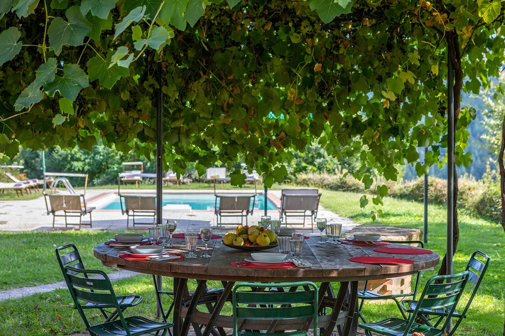 Villa I Vanzetti in Tredozio, this luxury villa with swimming pool and garden, for up to 14 people, is available for holiday rental in Emilia Romagna at the border with Tuscany. 