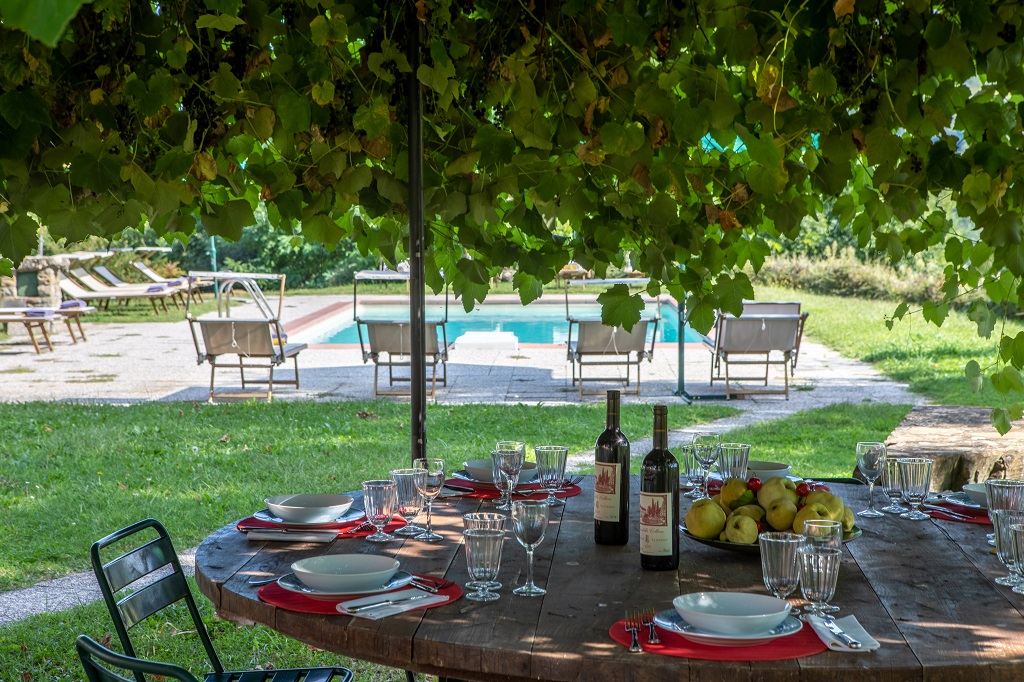 Villa I Vanzetti in Tredozio, this luxury villa with swimming pool and garden, for up to 14 people, is available for holiday rental in Emilia Romagna at the border with Tuscany. 