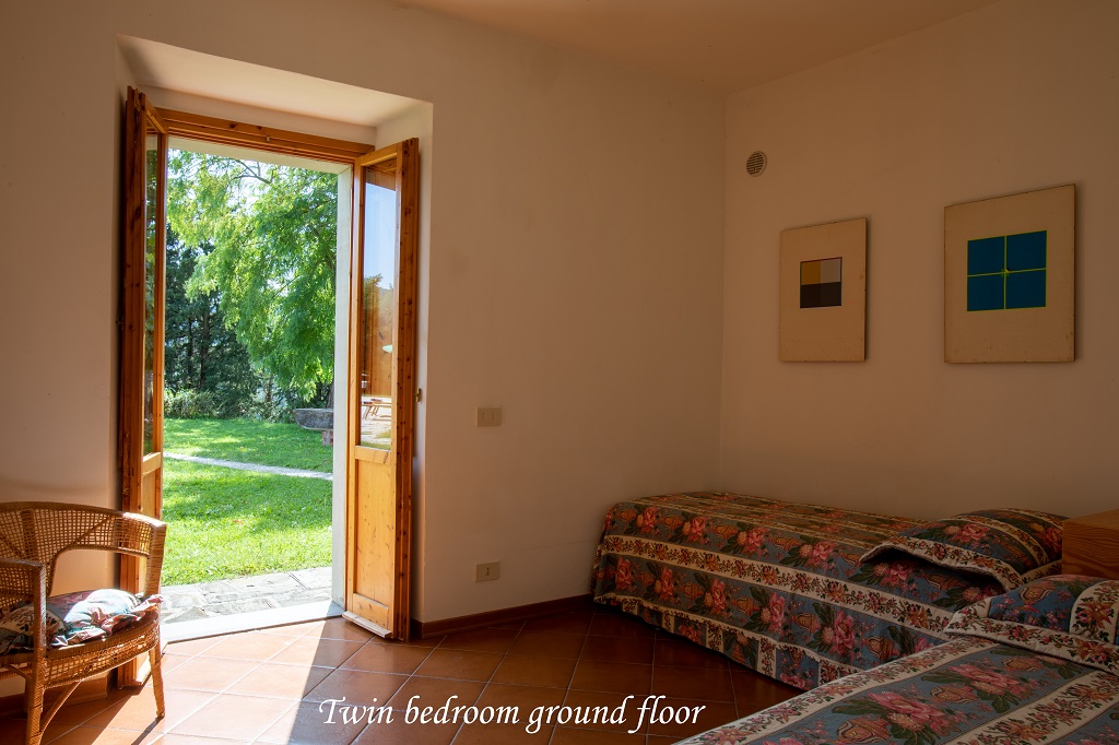 Villa I Vanzetti in Tredozio, this luxury villa with swimming pool and garden, for up to 14 people, is available for holiday rental in Emilia Romagna at the border with Tuscany. 