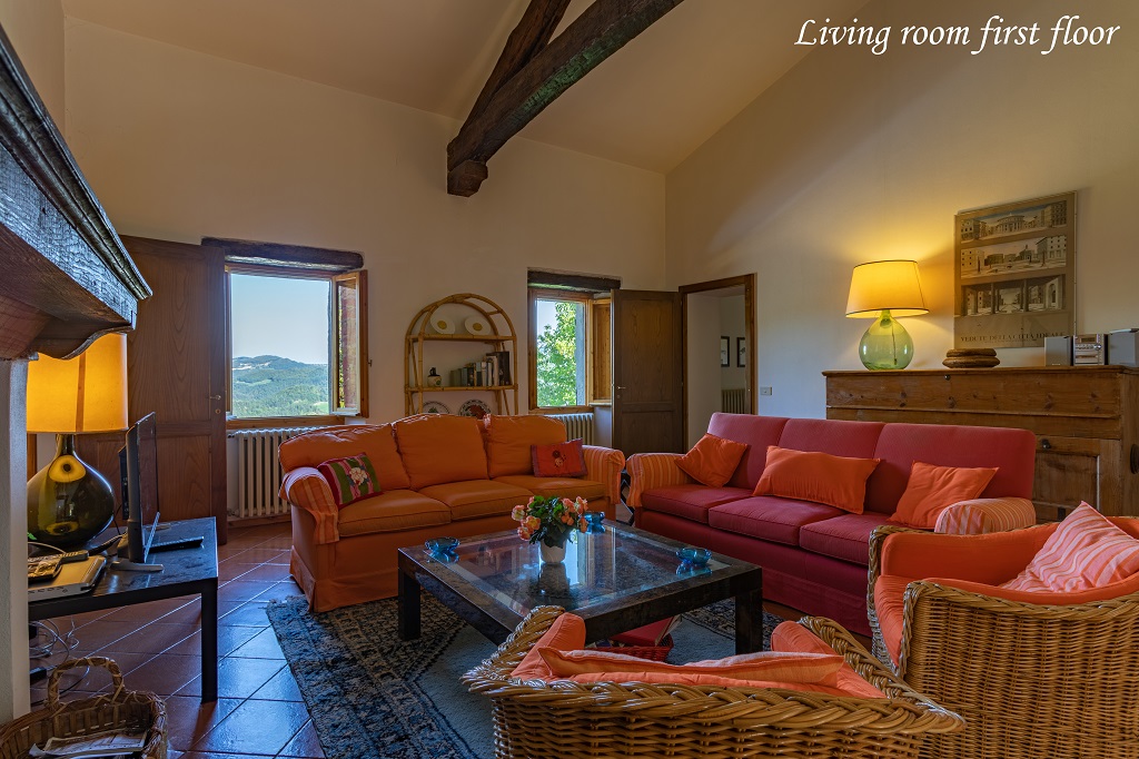 Villa I Vanzetti in Tredozio, this luxury villa with swimming pool and garden, for up to 14 people, is available for holiday rental in Emilia Romagna at the border with Tuscany. 