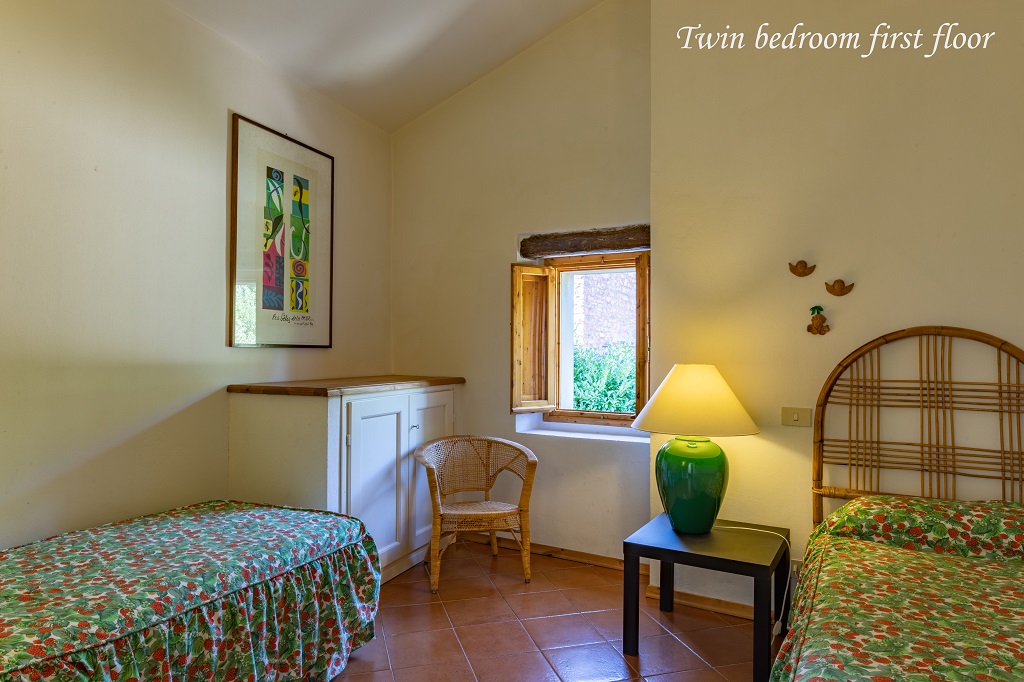 Villa I Vanzetti in Tredozio, this luxury villa with swimming pool and garden, for up to 14 people, is available for holiday rental in Emilia Romagna at the border with Tuscany. 