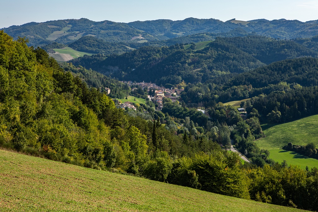 Villa I Vanzetti in Tredozio, this luxury villa with swimming pool and garden, for up to 14 people, is available for holiday rental in Emilia Romagna at the border with Tuscany. 